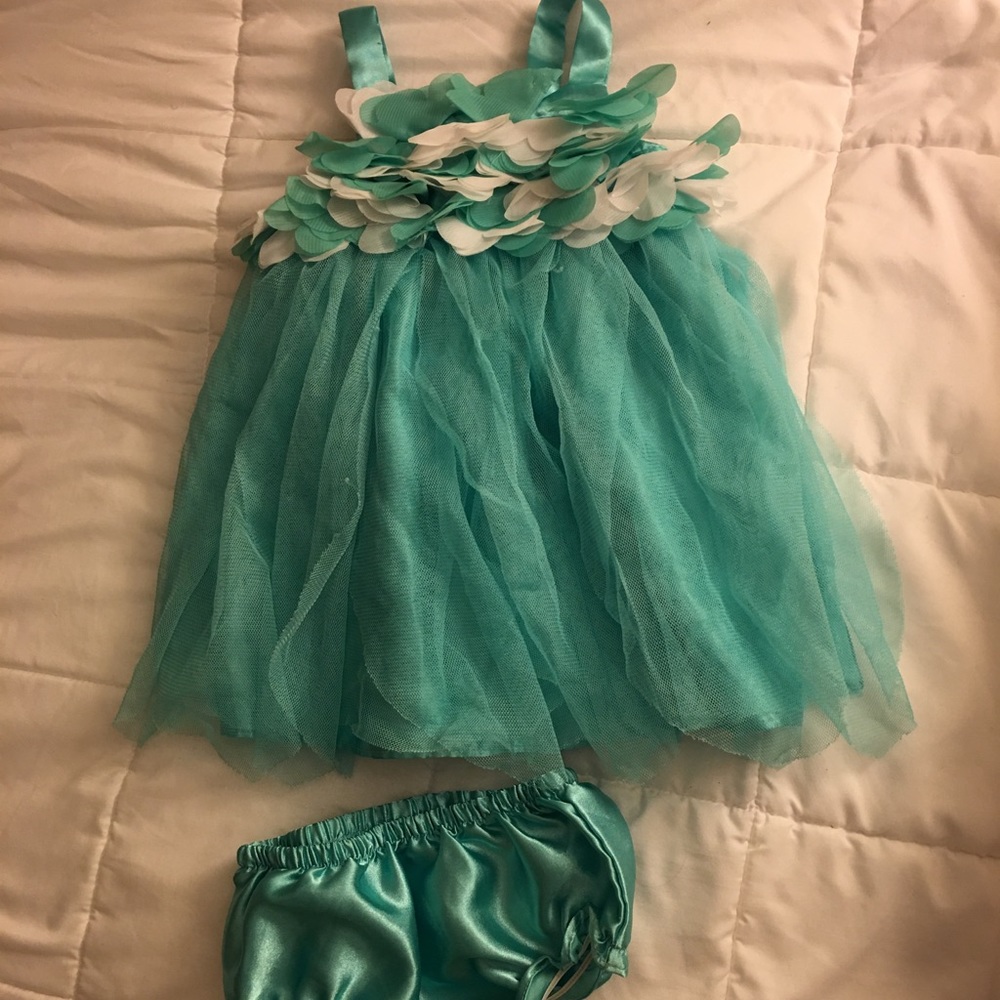 Beautiful picture perfect outfit!